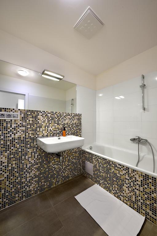 Ambiente Serviced Apartments - Dunajska Pozsony Kültér fotó