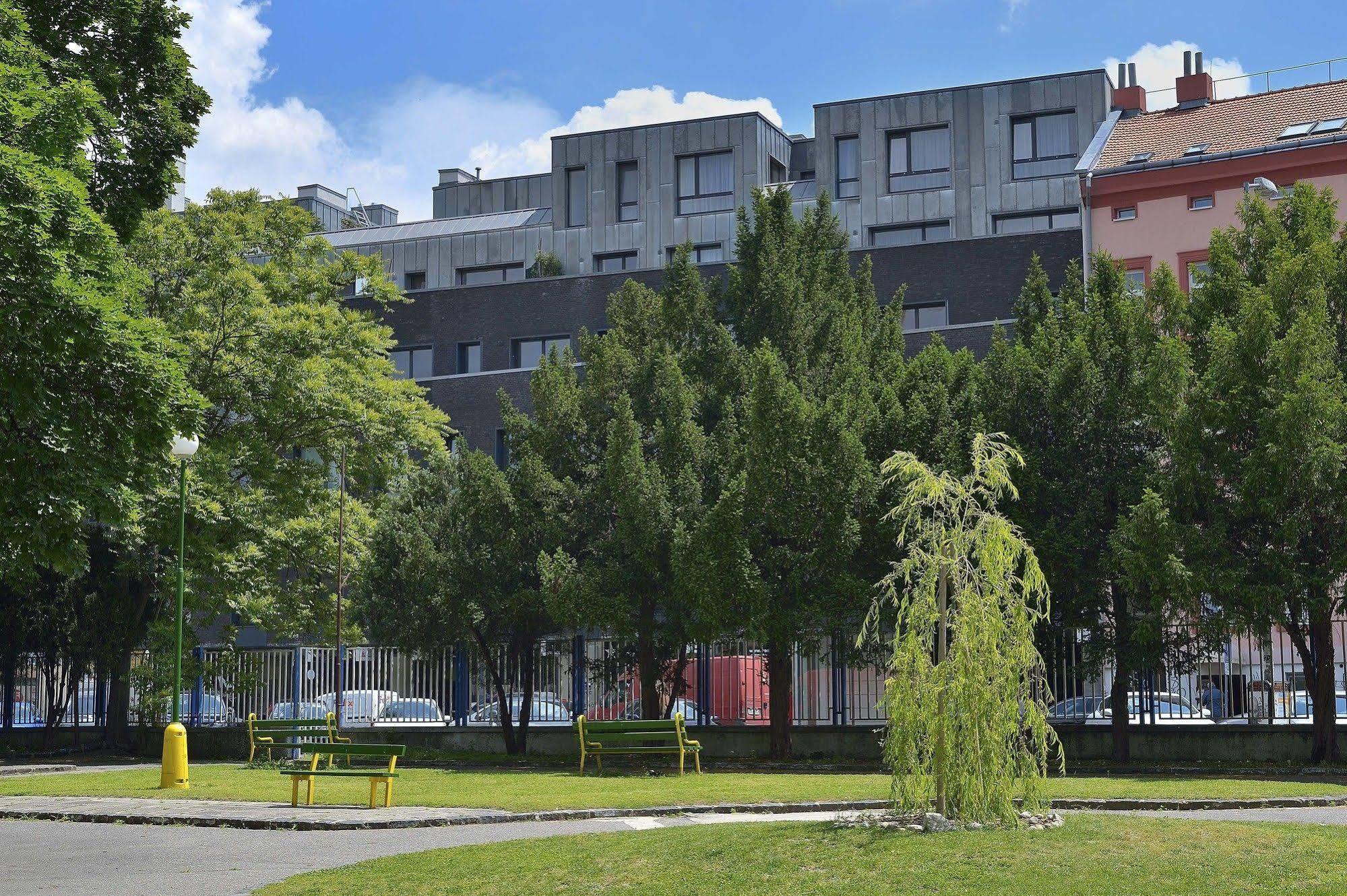 Ambiente Serviced Apartments - Dunajska Pozsony Kültér fotó