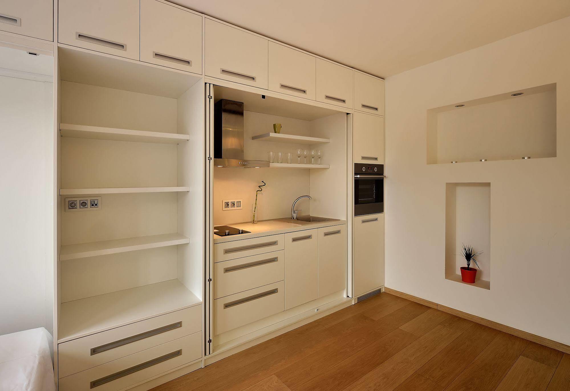 Ambiente Serviced Apartments - Dunajska Pozsony Kültér fotó