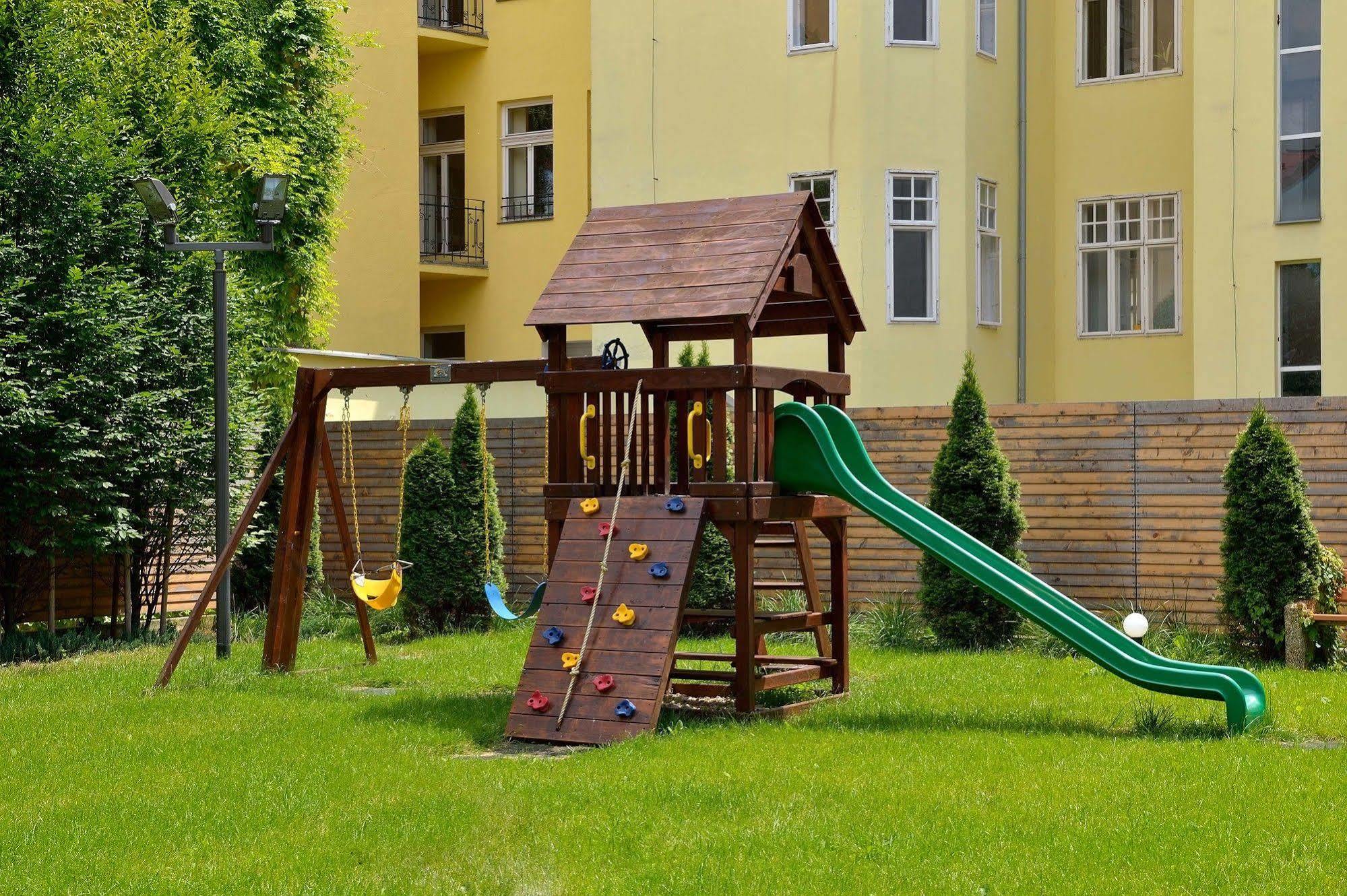 Ambiente Serviced Apartments - Dunajska Pozsony Kültér fotó
